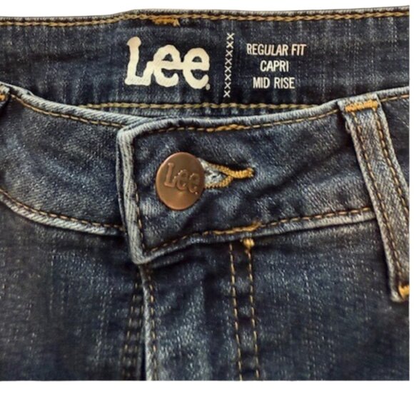 Lee Denim Capri Jeans, Size 12 - Comfortable, Classic & Easygoing Style! - Picture 3 of 6